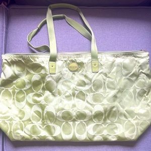 coach large tote with carrying pouch
